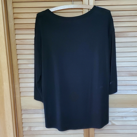 Geometric black & gray silky 3/4 sleeve top - Picture 3 of 4